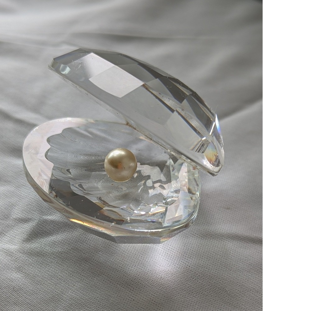Retired Swarovski Crystal "Shell with Pearl" figurine